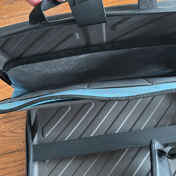 Thule Gauntlet Attache Case for Apple MacBook 15” Hard Shell Laptop Bag Black - Picture 7 of 13